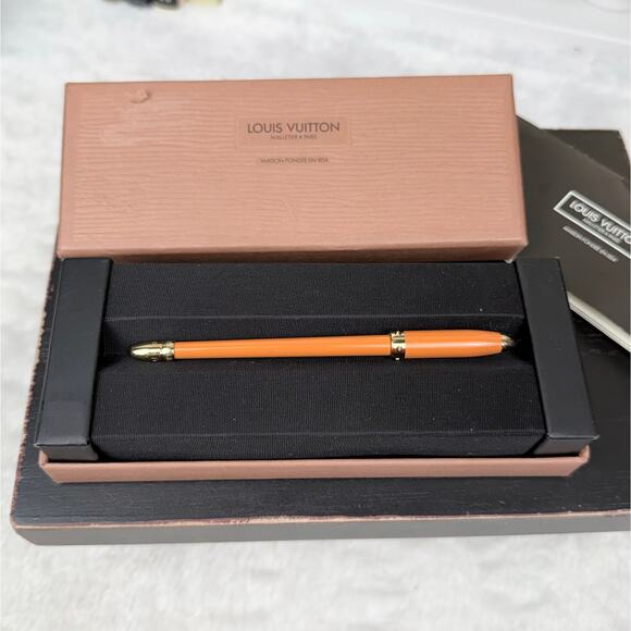 Louis Vuitton orange agenda ink pen. Used good condition!! - Picture 4 of 11